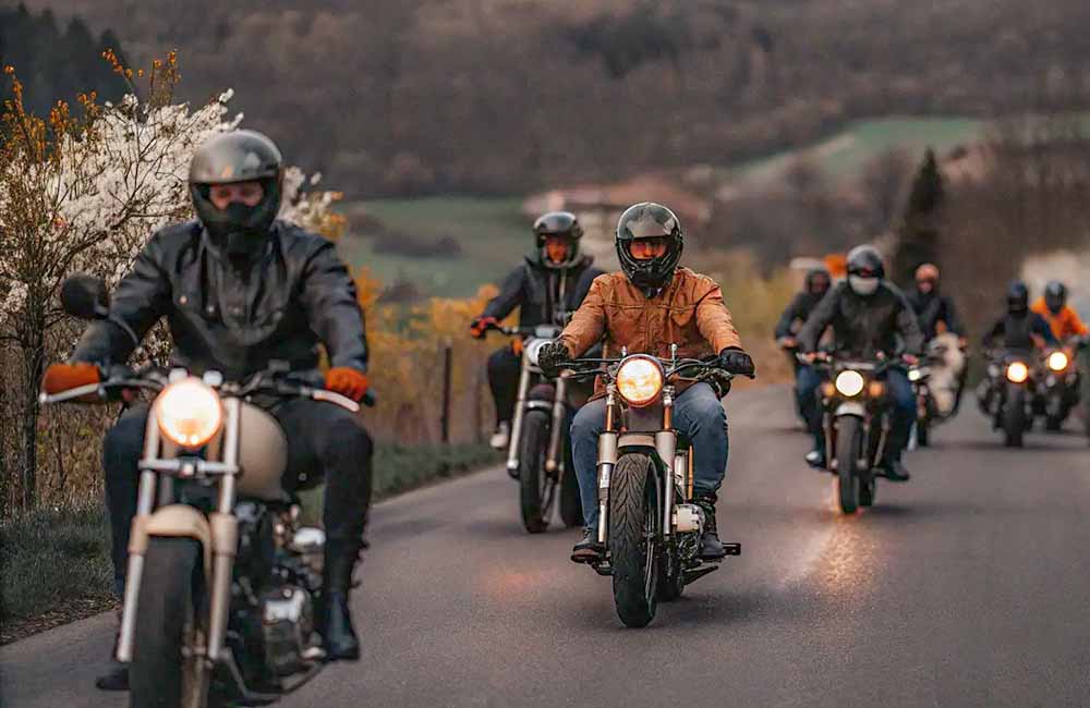 Yoldaki Motorlar